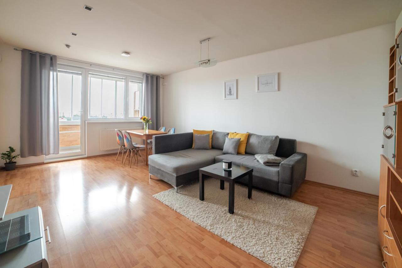 Strawberry Apartment Bratislava Exterior photo